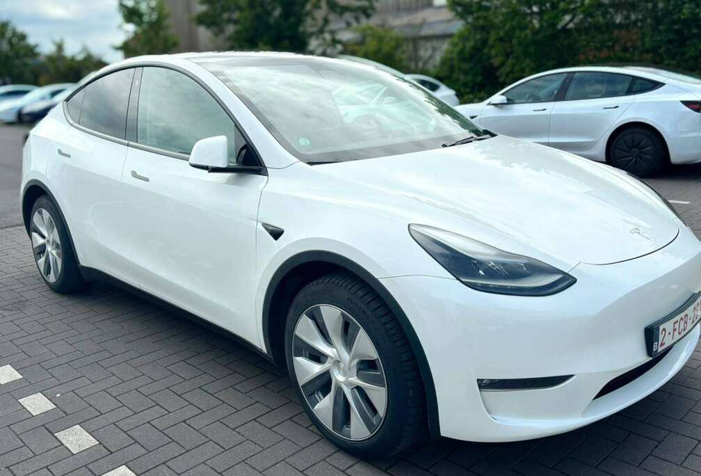 Tesla Model Y 72.5 kWh Standard Range