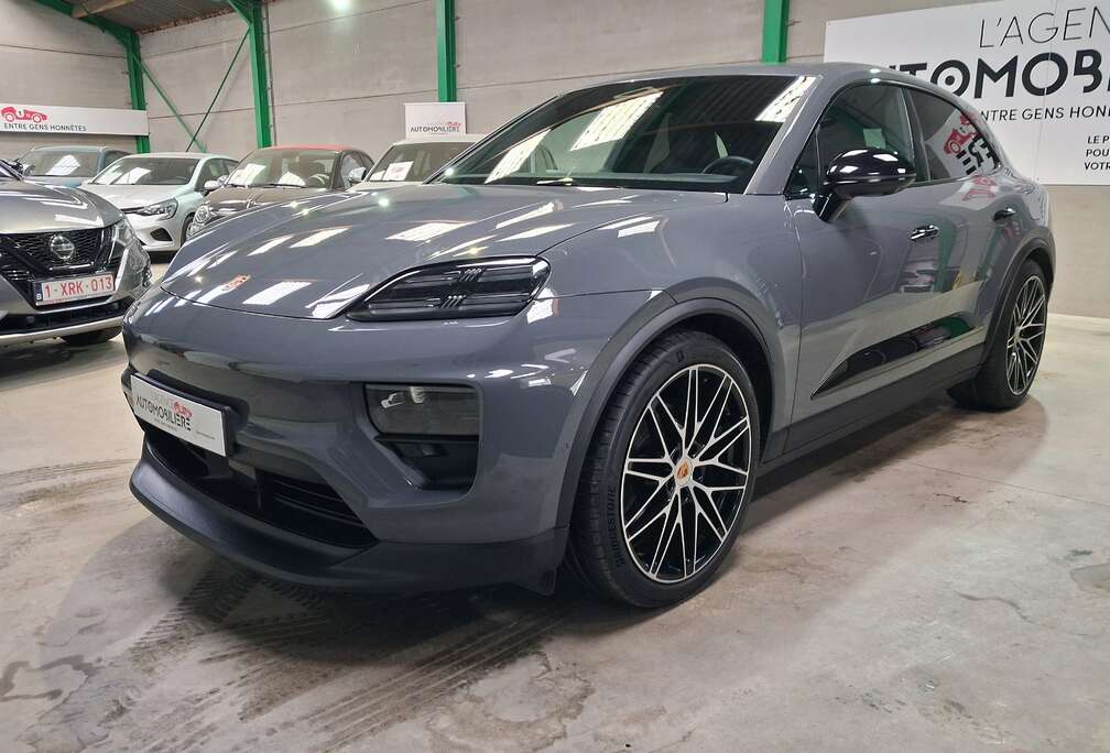 Porsche 100 kWh Led Matrix Noir, Pack Black, Jantes 22\