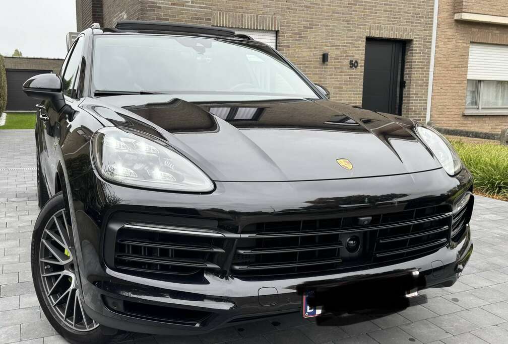 Porsche S E-Hybrid Platinum Edition