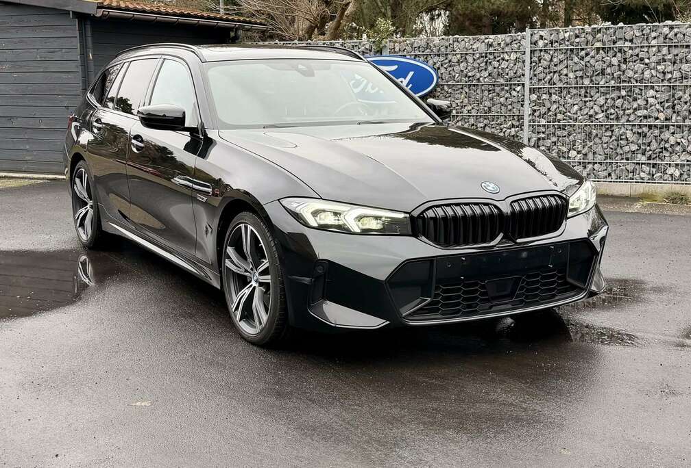 BMW 330e xDrive AUT M-PACK / PANO / LEDER