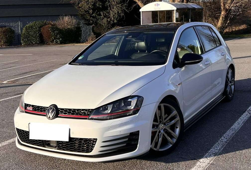Volkswagen Golf 2.0 TSI Performance DSG