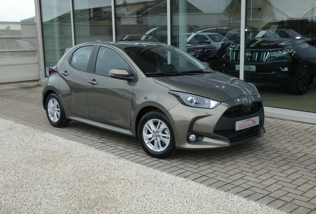 Toyota Hybrid Dynamic +Apple carplay +Android auto 3800KM