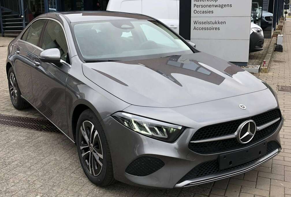 Mercedes-Benz Sedan Benzine Winter Pack Achteruitrijcamera  LED High Performance koplampen