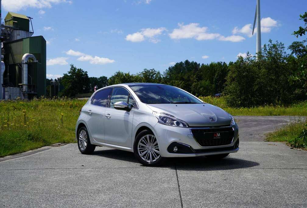 Peugeot 208 1.2i - Automaat - Panodak - 2018 - 22.000Km - 12M Garantie