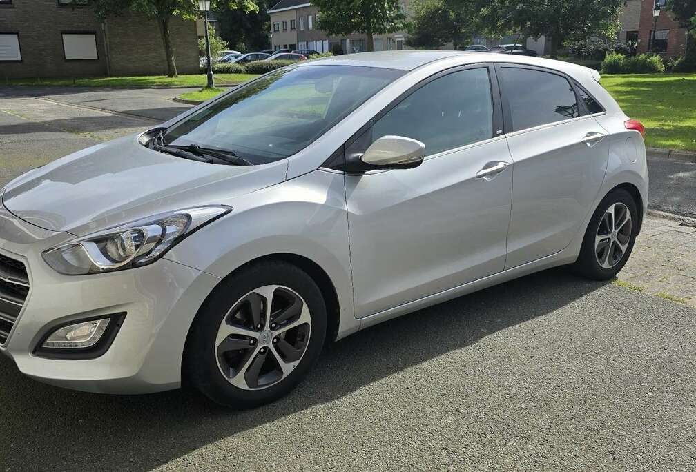 Hyundai 1.0 T-GDI Premium