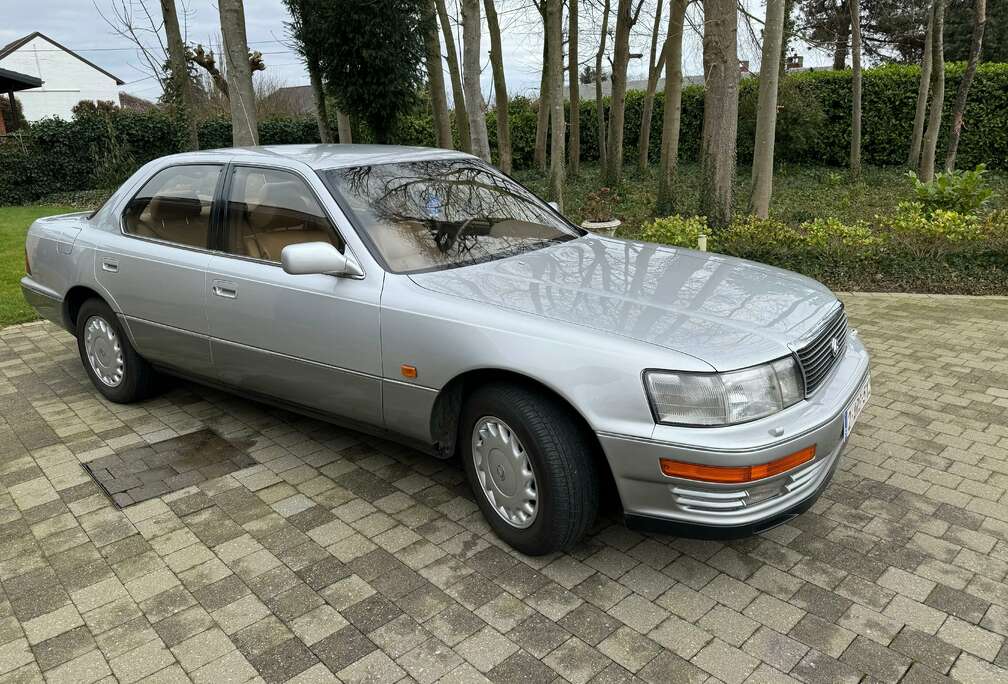 Lexus LS 400