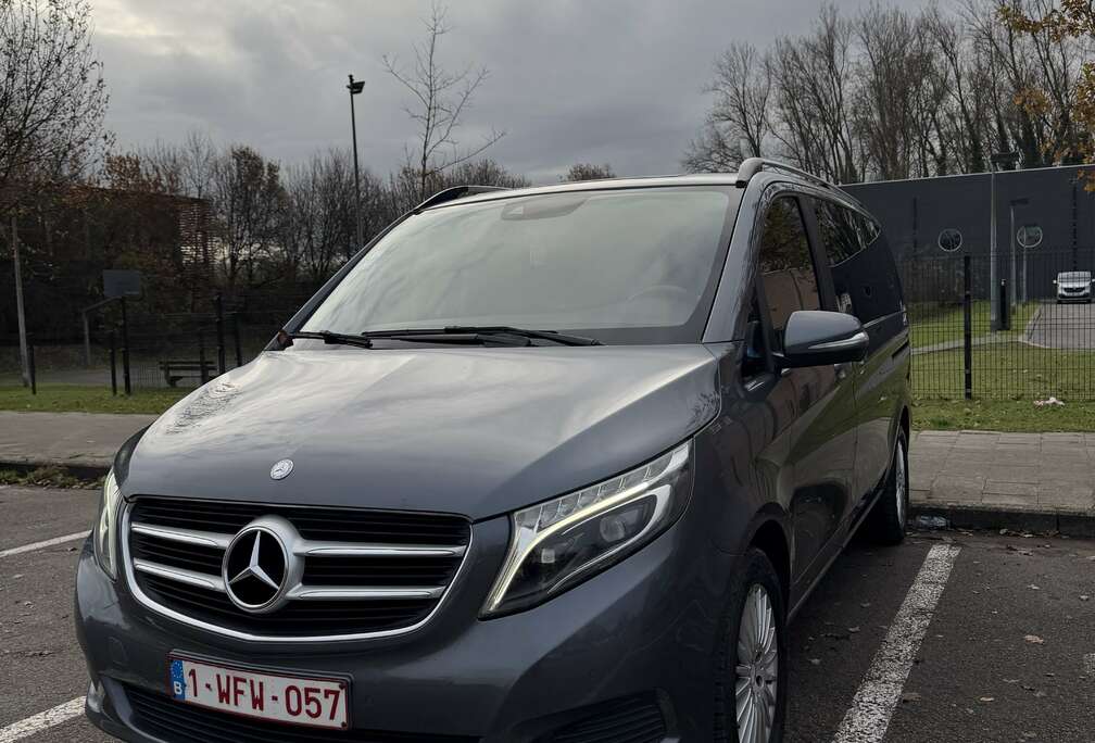 Mercedes-Benz v 220