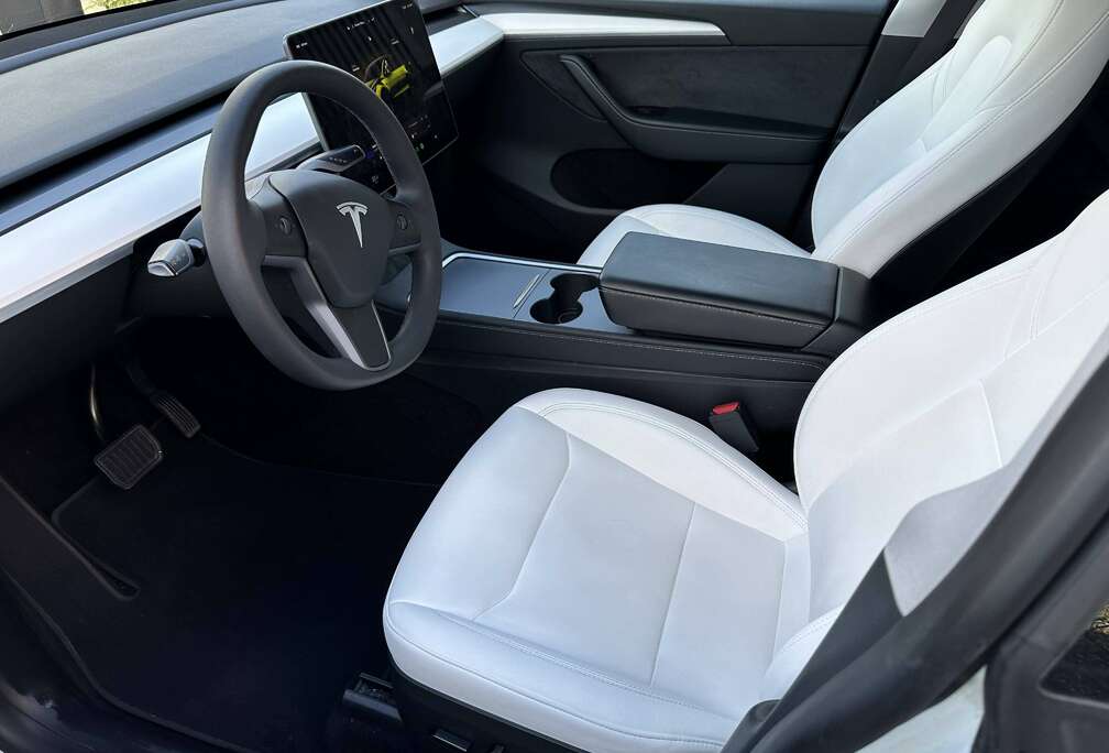 Tesla Model Y 4x4 Dual Long Range (378 kW/517pk)  full