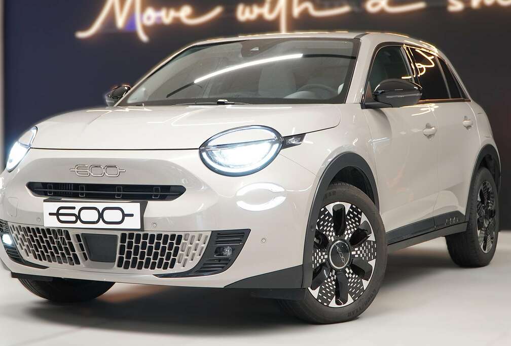 Fiat 600 HYBRID La Prima