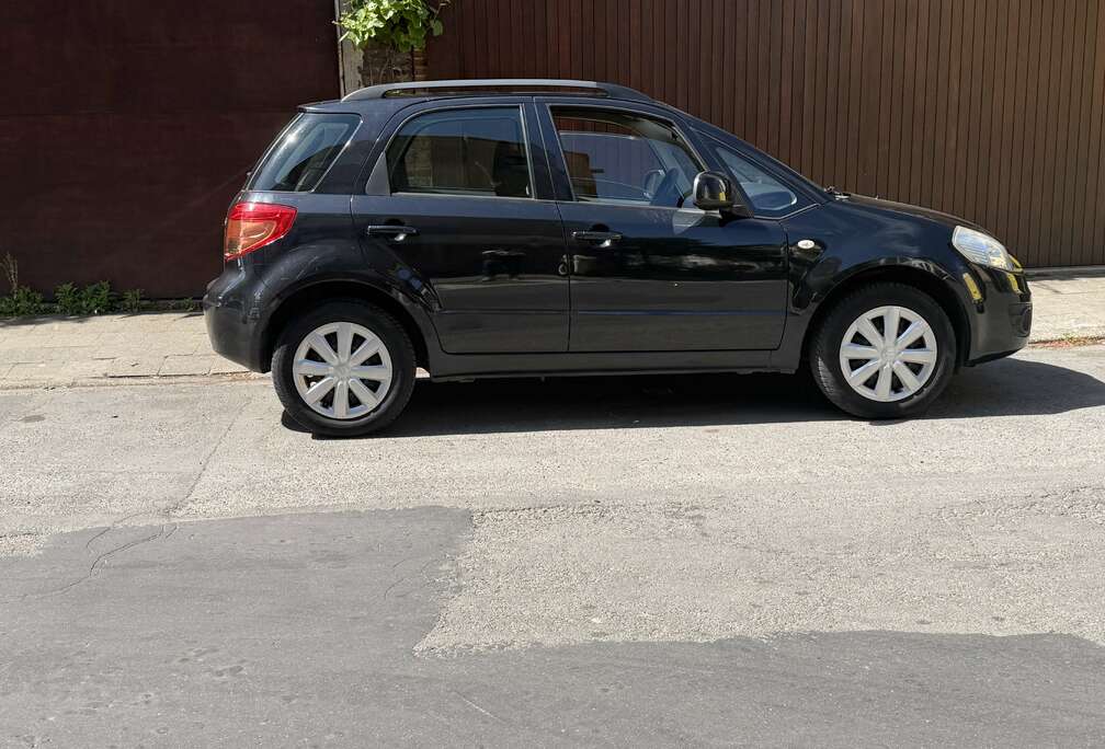 Suzuki 1.6i GLX Outdoor