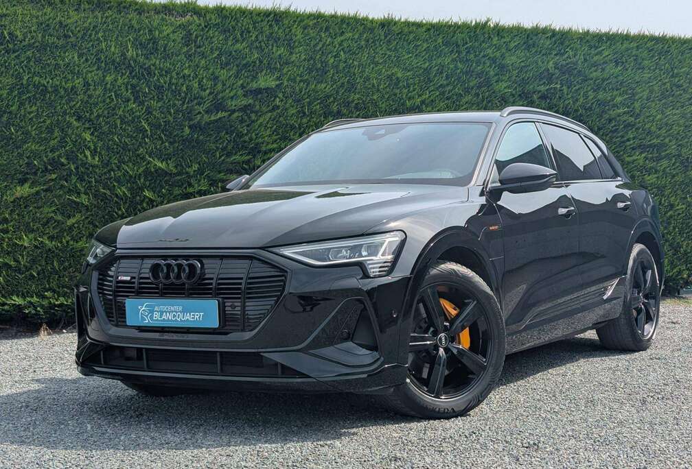 Audi (Q8) e-tron S-line - sportstuur - gekleurde remklauwen