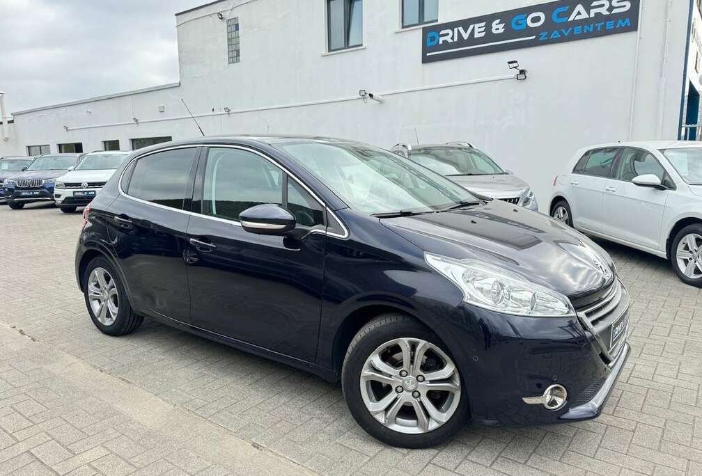 Peugeot 1.2i Benzine Allure - Navigatie - Panoramische dak