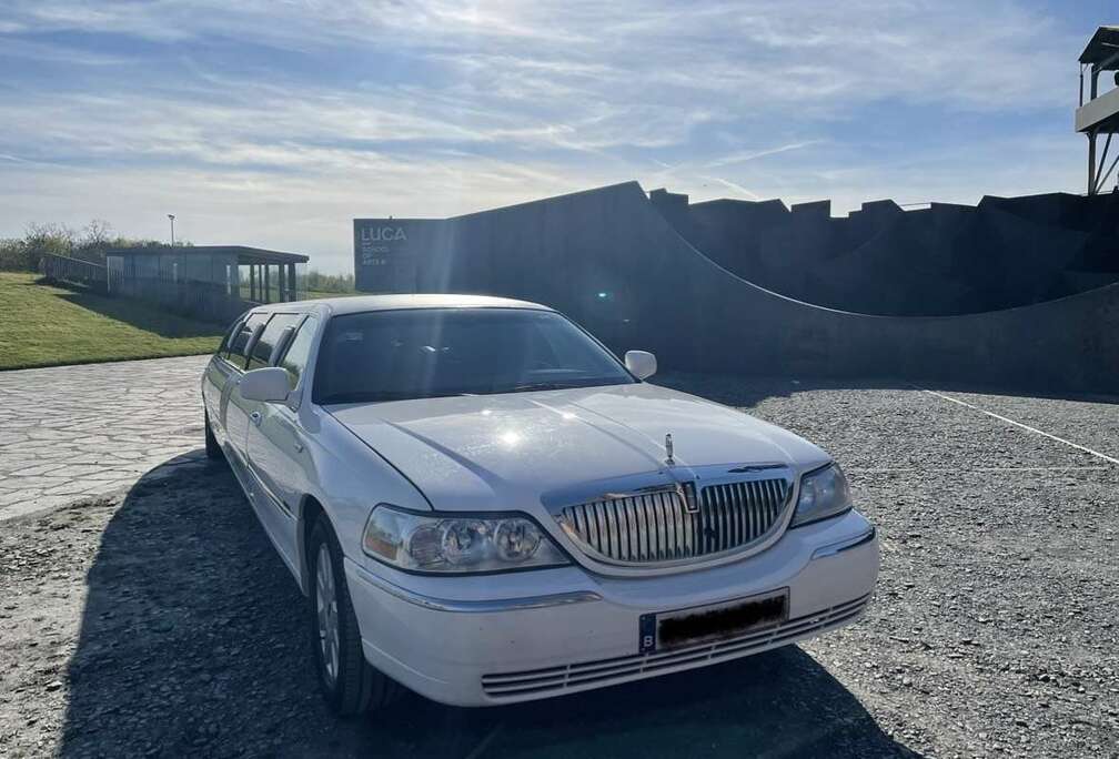 Lincoln strech limousine