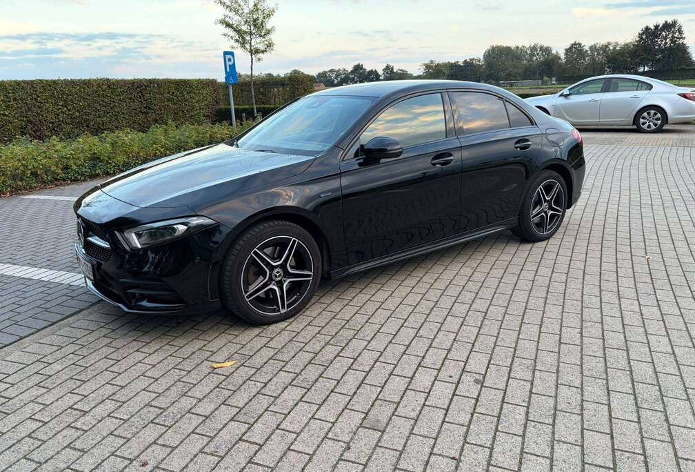Mercedes-Benz A250e AMG Line Limousine Sedan