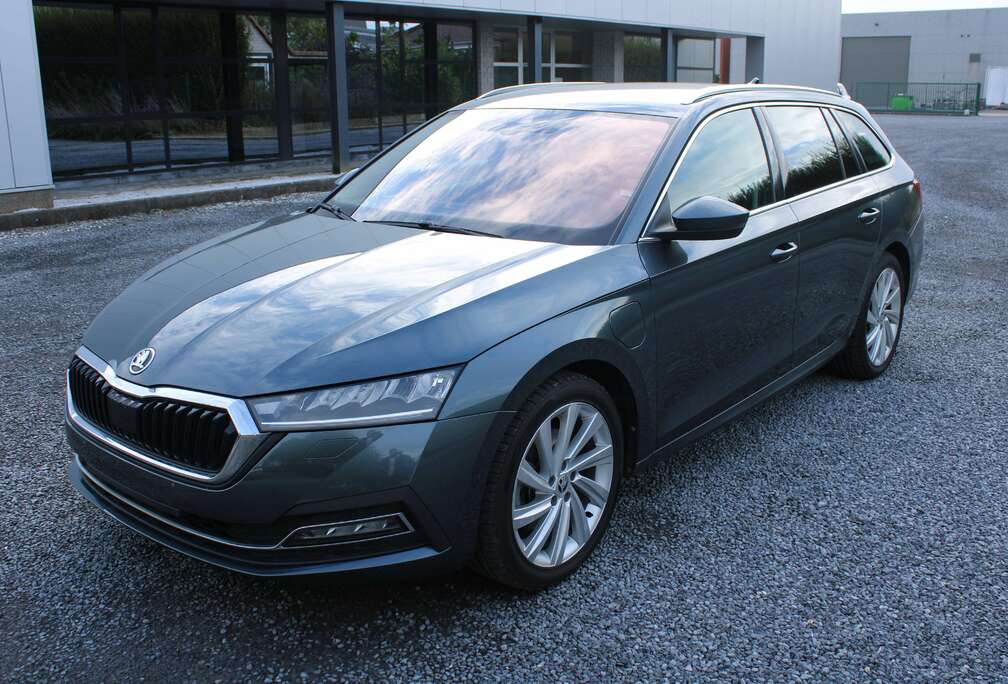 Skoda PHEV HYBRID 1.4 TSI Clever *VEEL OPTIES* LEDER GPS CAMERA CRUISE TREKHAAK..