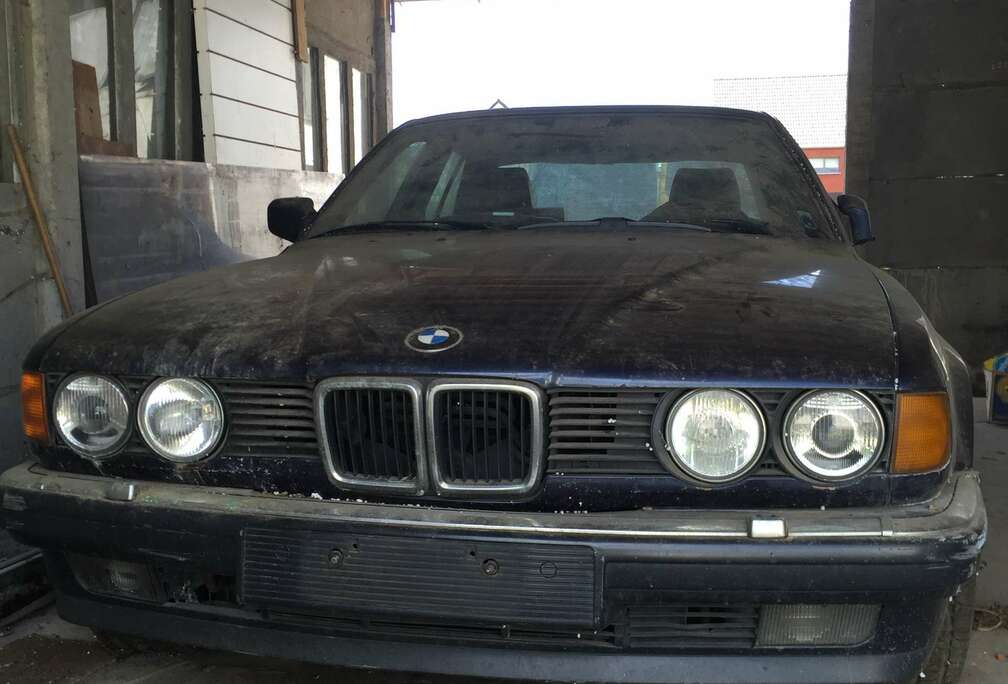 BMW 735i