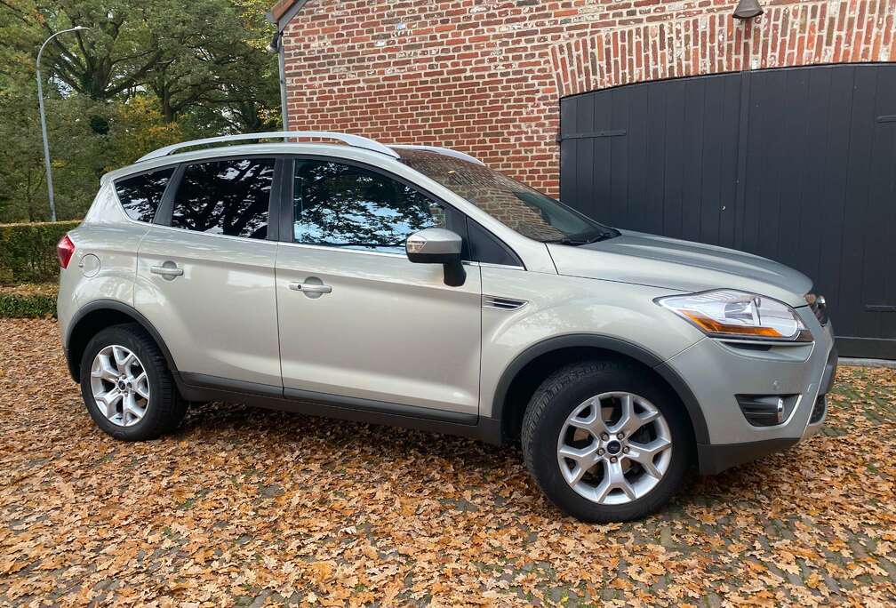 Ford Kuga 2.0 TDCi 2x4 Titanium