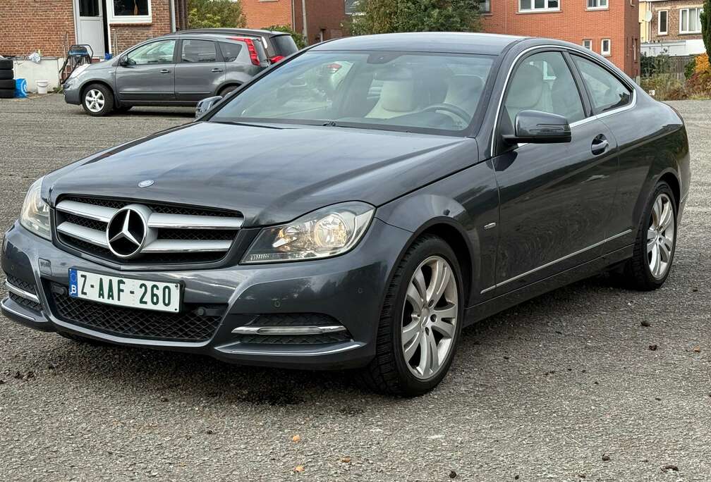 Mercedes-Benz C 220 CDI DPF Coupe (BlueEFFICIENCY) 7G-TRONIC