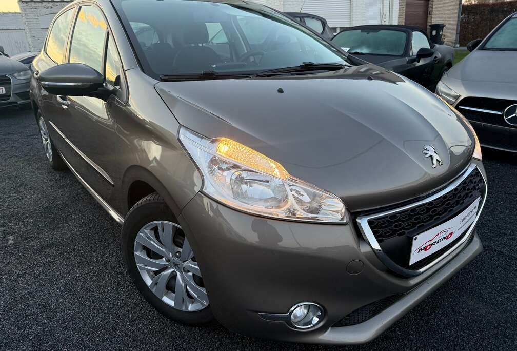 Peugeot 208 navigatie 12 maanden waarborg