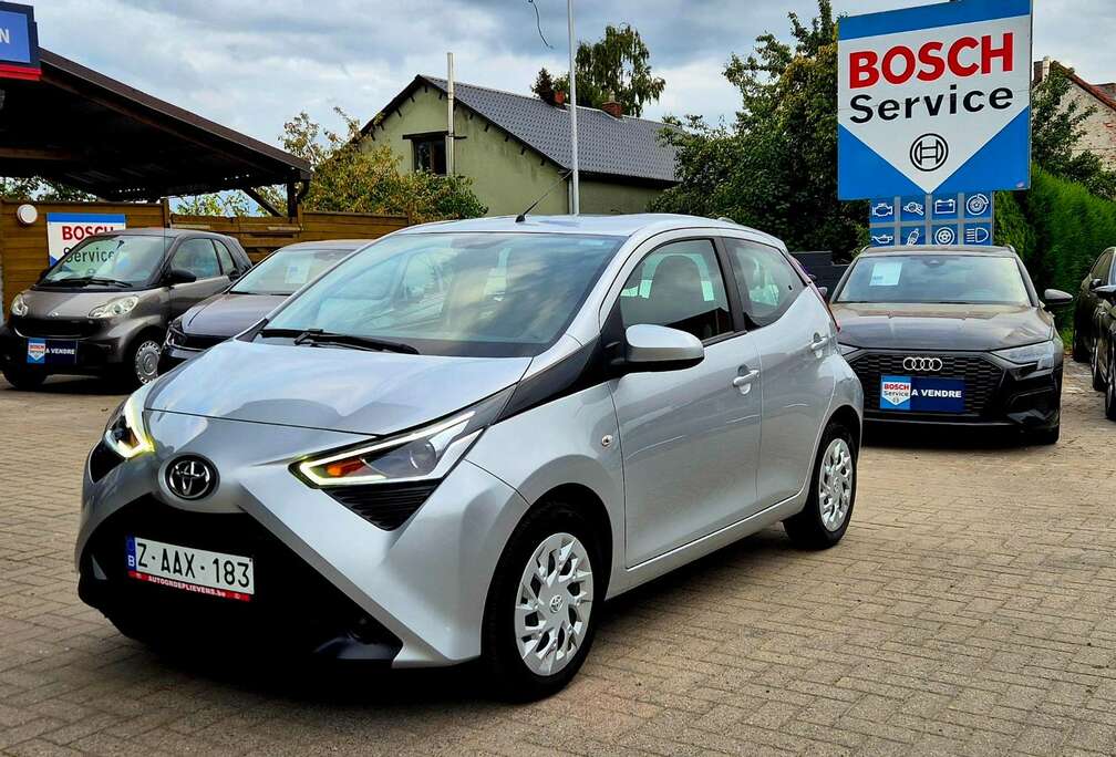 Toyota Aygo 1.0i VVT-i x-play AUTOMATIQUE