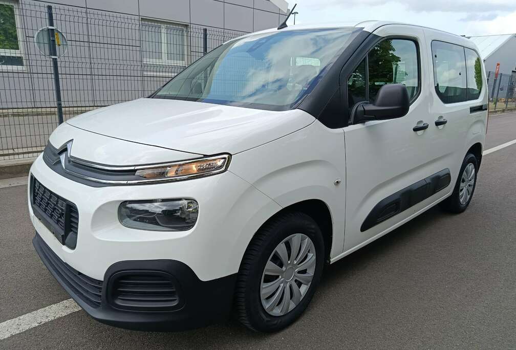 Citroen Berlingo 1.2 Essence 5places airco navigation