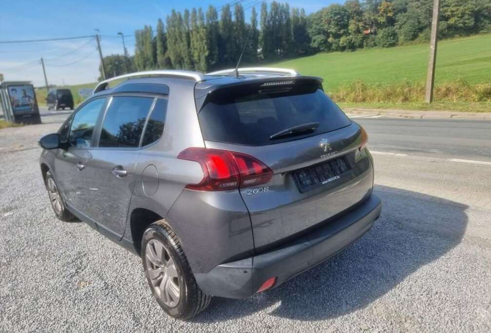 Peugeot 2008 1.2i PureTech Allure