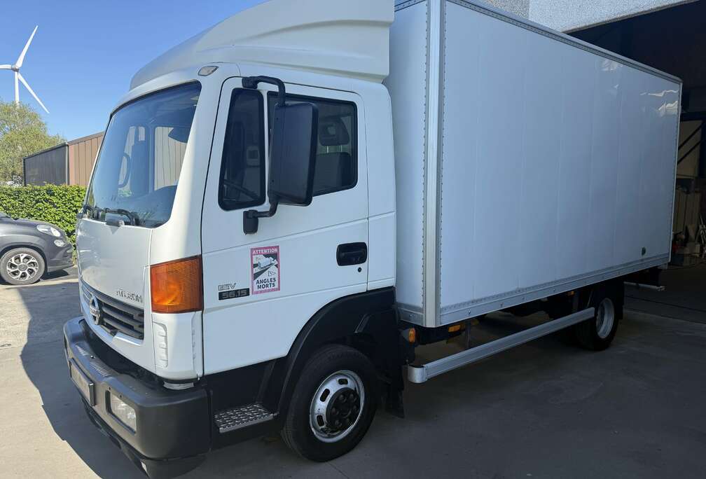 Nissan Atleon 3,5 Tonnes Avec 70000 Km Airco Super État