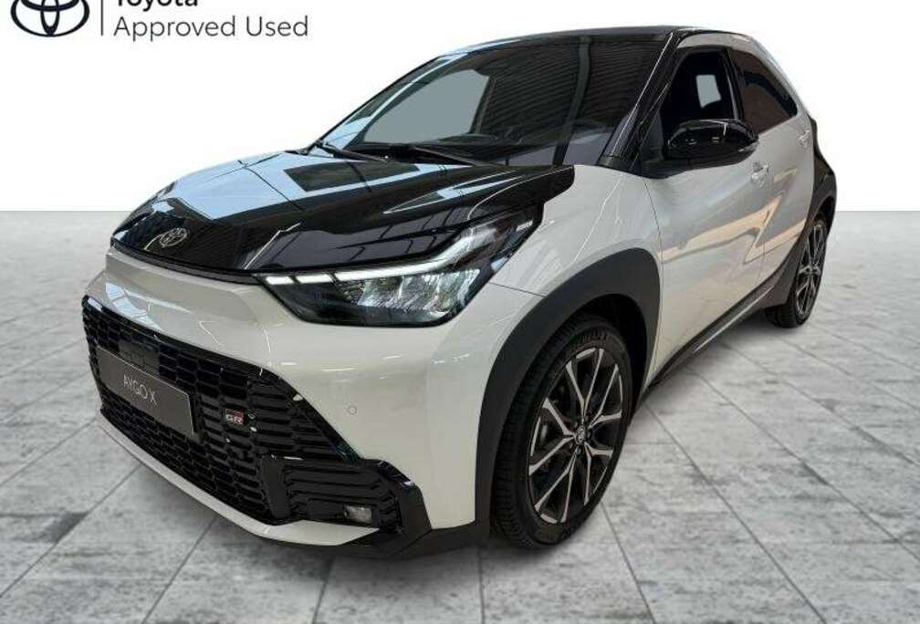 Toyota 1.5 Hybrid GR Sport + Premium Pack