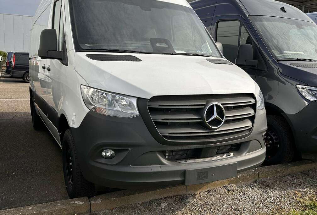 Mercedes-Benz 317 CDI GB L2 RWD 3.5T