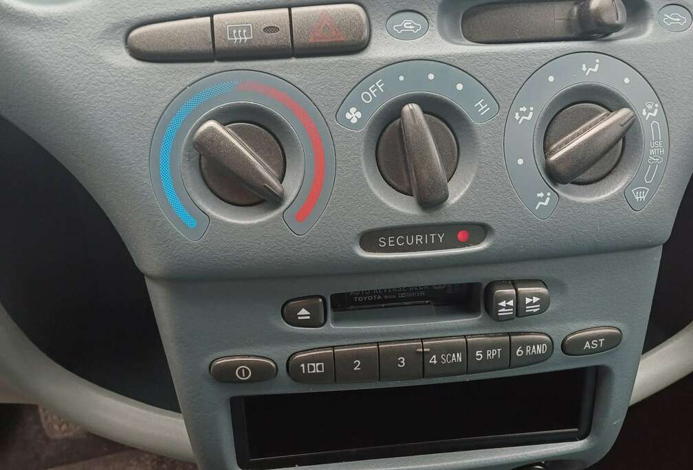 Toyota Yaris 1.0i VVT-i Luna MMT