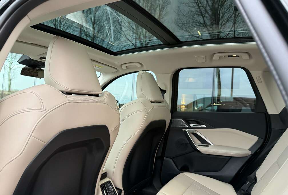 BMW Leder,Open dak,Camera,360cam,Key less,Head-Up