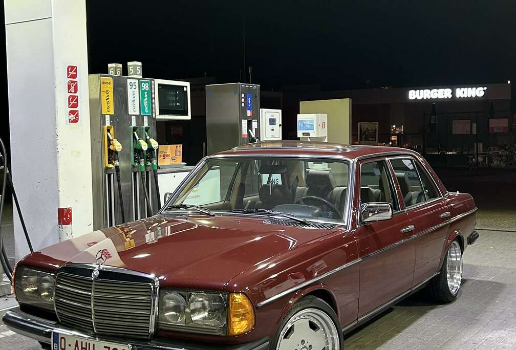 Mercedes-Benz W123