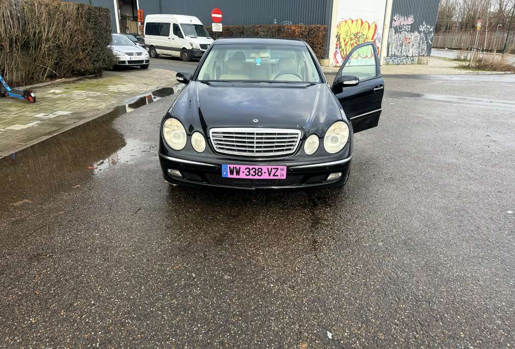 Mercedes-Benz Merdecedes E220 Full Option