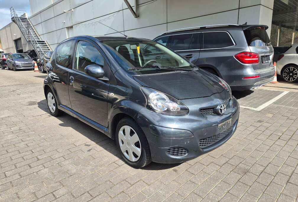 Toyota Aygo 1.0i VVT-i Car Dance