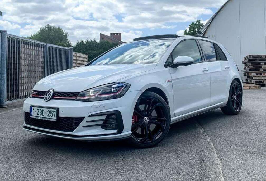 Volkswagen Golf GTI (BlueMotion Technology) DSG Performance