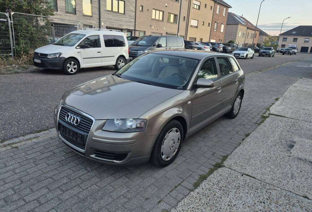 Audi Sportback 1.6i - Airco - Cruise Controle - Parkingssensoren