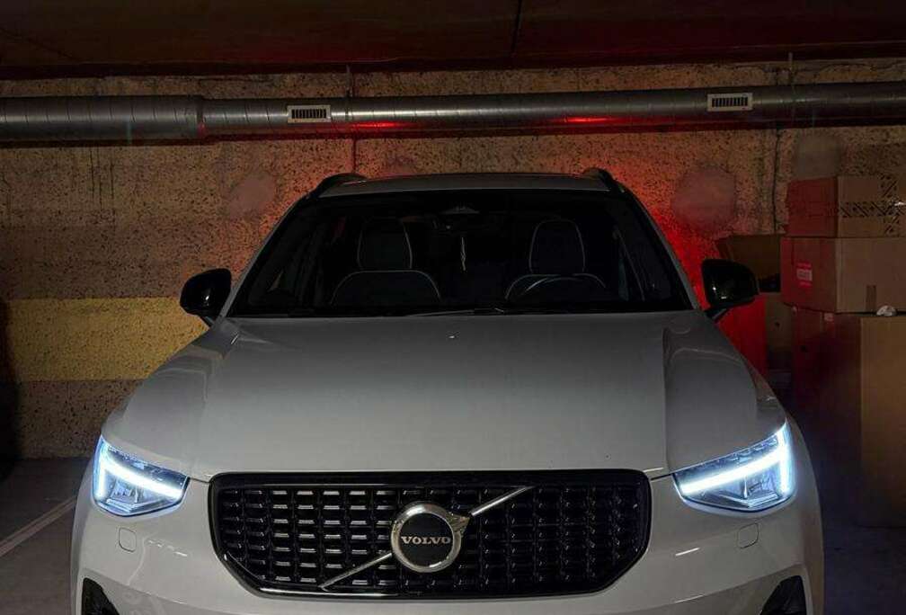 Volvo XC40 2.0 B3 MHEV Ultimate Dark Design DCT