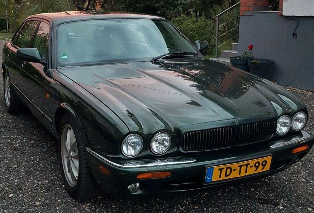 Jaguar XJ8