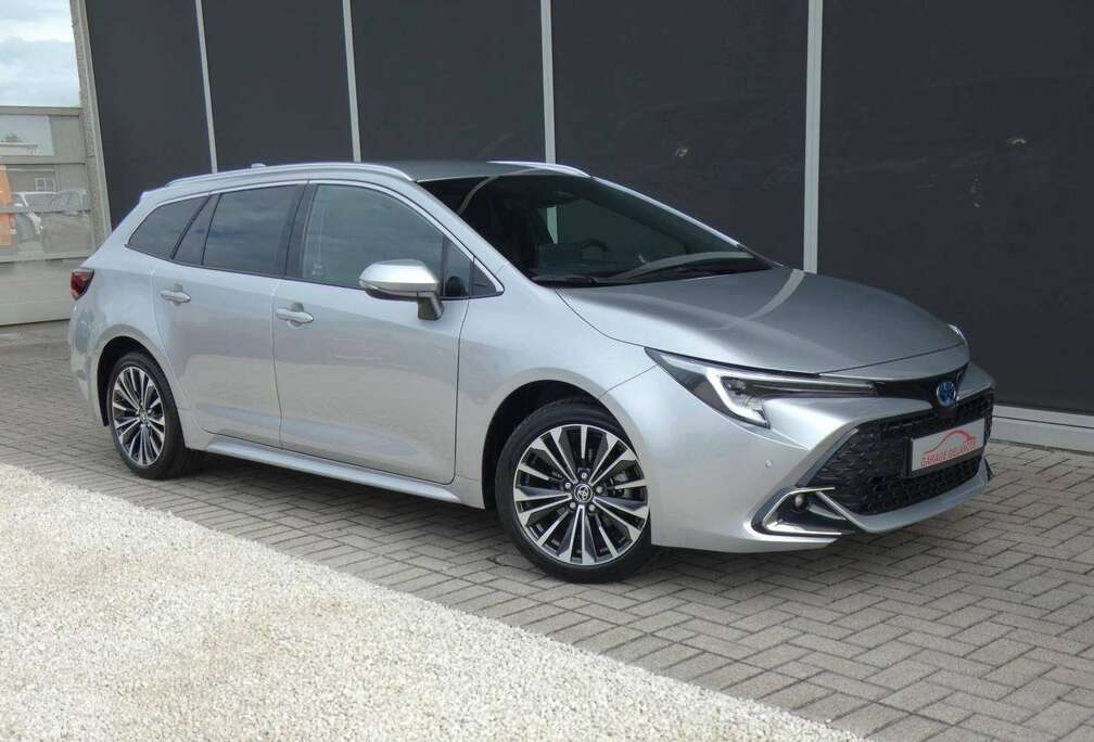 Toyota 1.8 Hybrid STYLE+TECH PACK 140pk +Elektrische koffer +Dodehoek +Stuurwielverwarming +Zetelverwarming +Half leder +GPS
