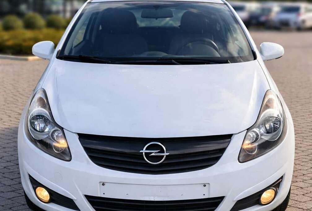 Opel 1.2i Black Edition