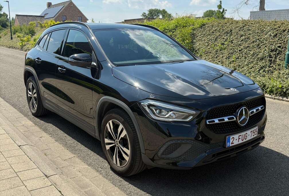 Mercedes-Benz GLA 180 - AMG LINE DCT