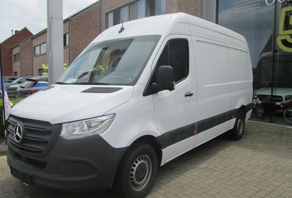 Mercedes-Benz 317 L2H2 AUTOMATIC 360 CAMERA