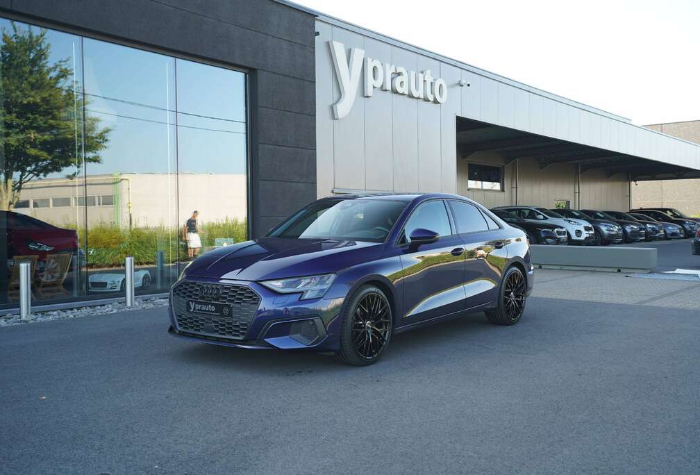 Audi A3 30 TFSI Blackline Automaat Adaptieve cruise Bang &olufsen soundsysteem Keyless entry en go Digitaal dasch Sportzetels