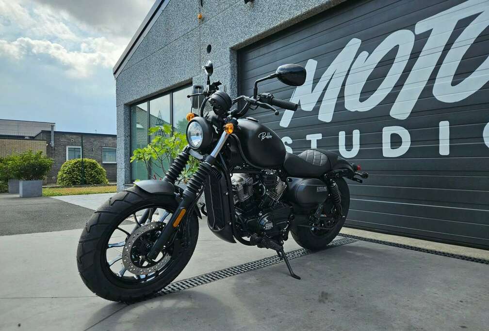 Hyosung Bobber Black Edition