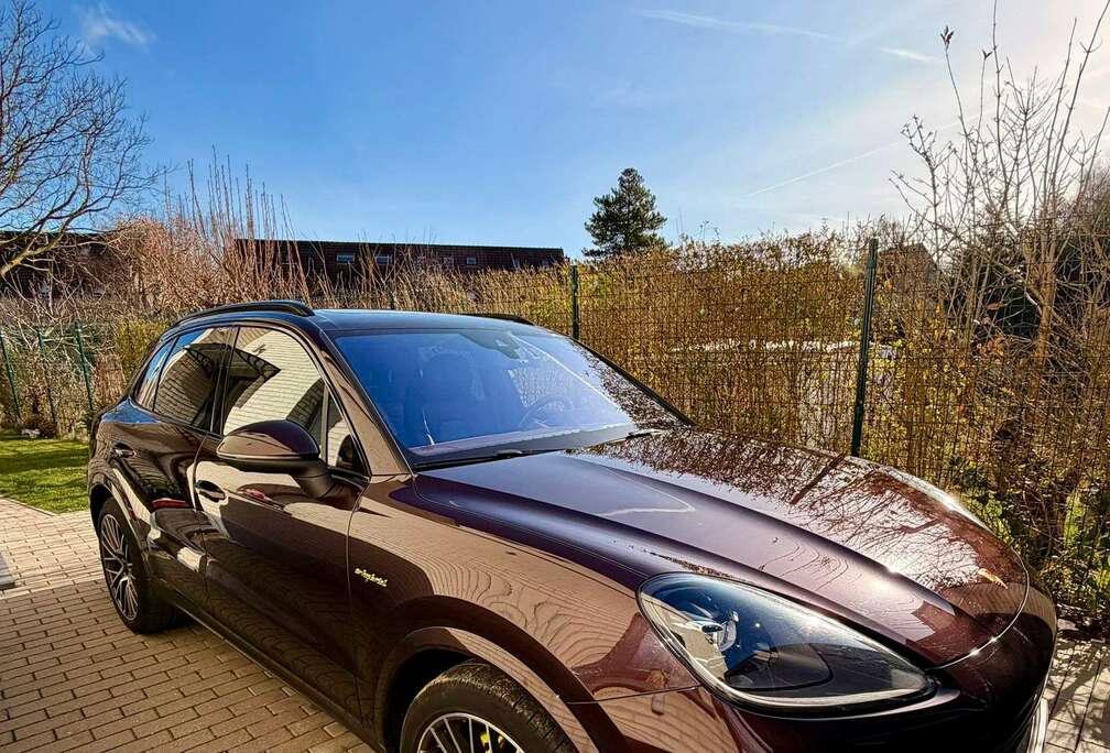Porsche Cayenne 3.0i V6 PHEV Tiptronic S