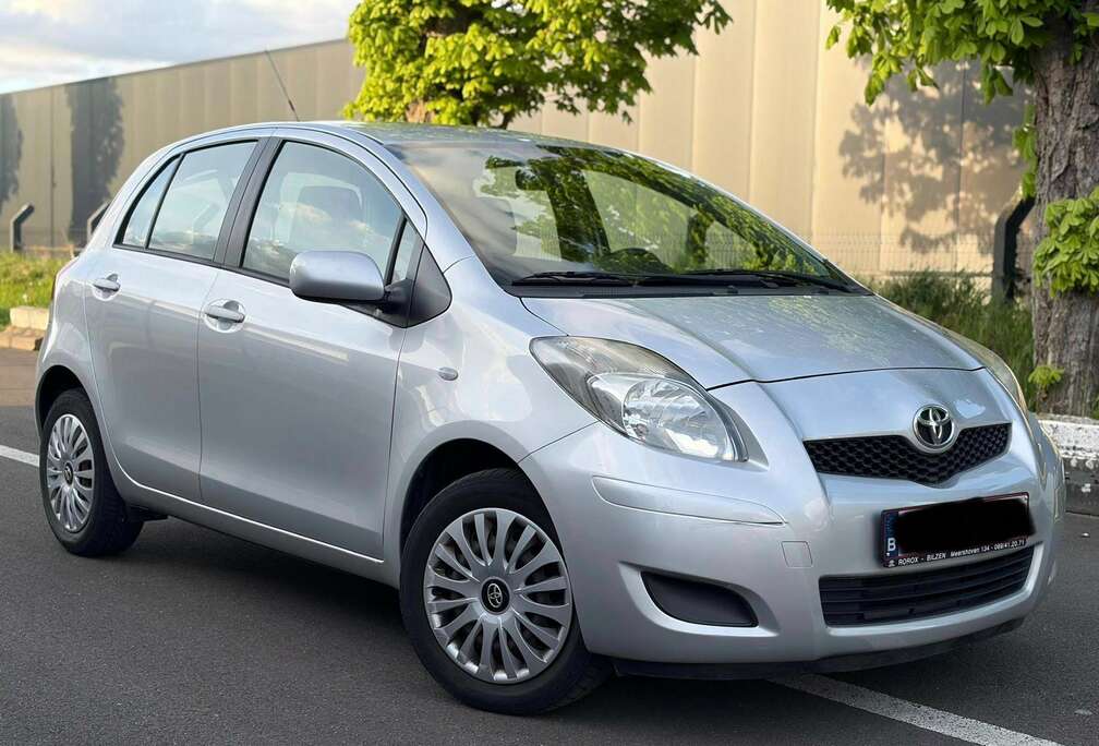 Toyota Yaris 1.0i faible km superbe état carnet complet