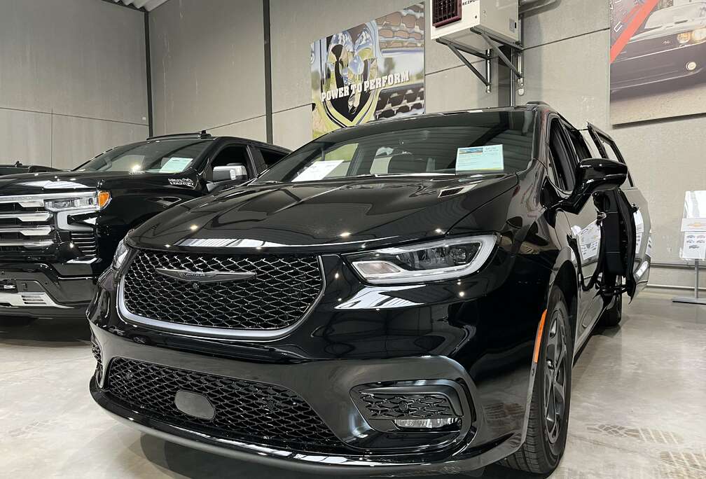 Chrysler S Black Edition Hybrid