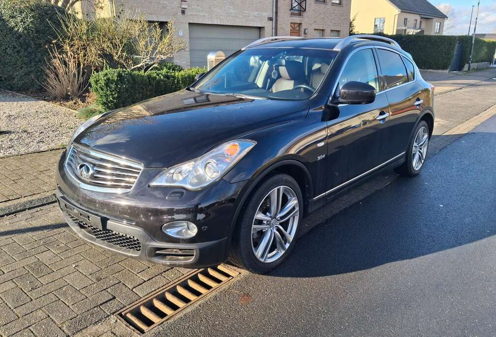 Infiniti QX50 3.0 D V6 cammionet avec le siège