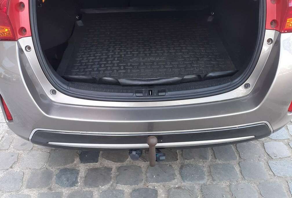 Toyota 1.8 VVT-i Hybrid Automatik Touring Sports Edition