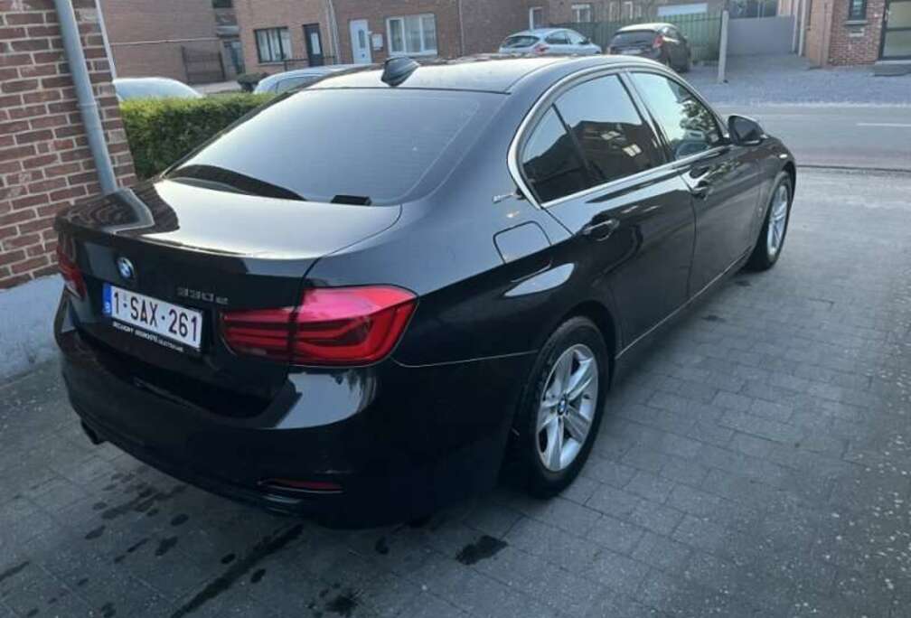 BMW 330e